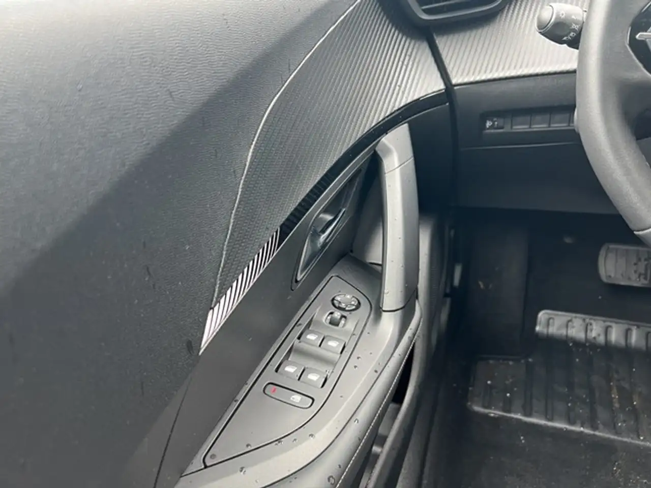 Peugeot 2008 Allure LED Apple CarPlay Android Auto Klimaauto... — معرض صور السيارة 14