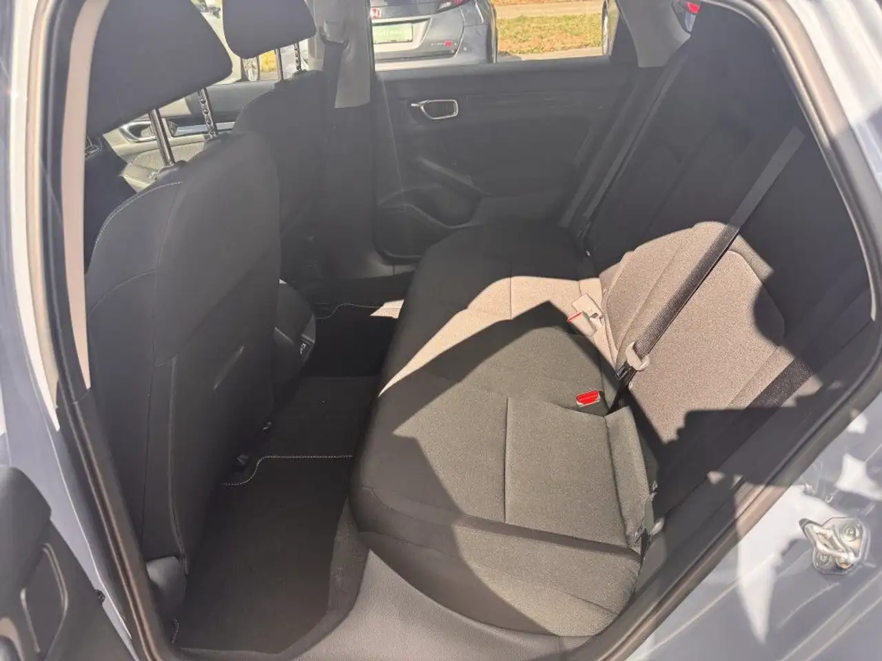 Honda Civic e:HEV 2.0 i-MMD Hybrid Elegance — معرض صور السيارة 15