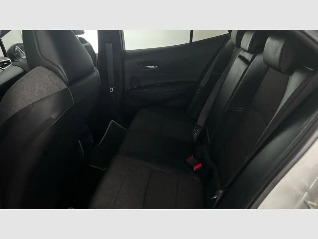 Toyota Corolla 140H Style Edition — Galerie du véhicule 13