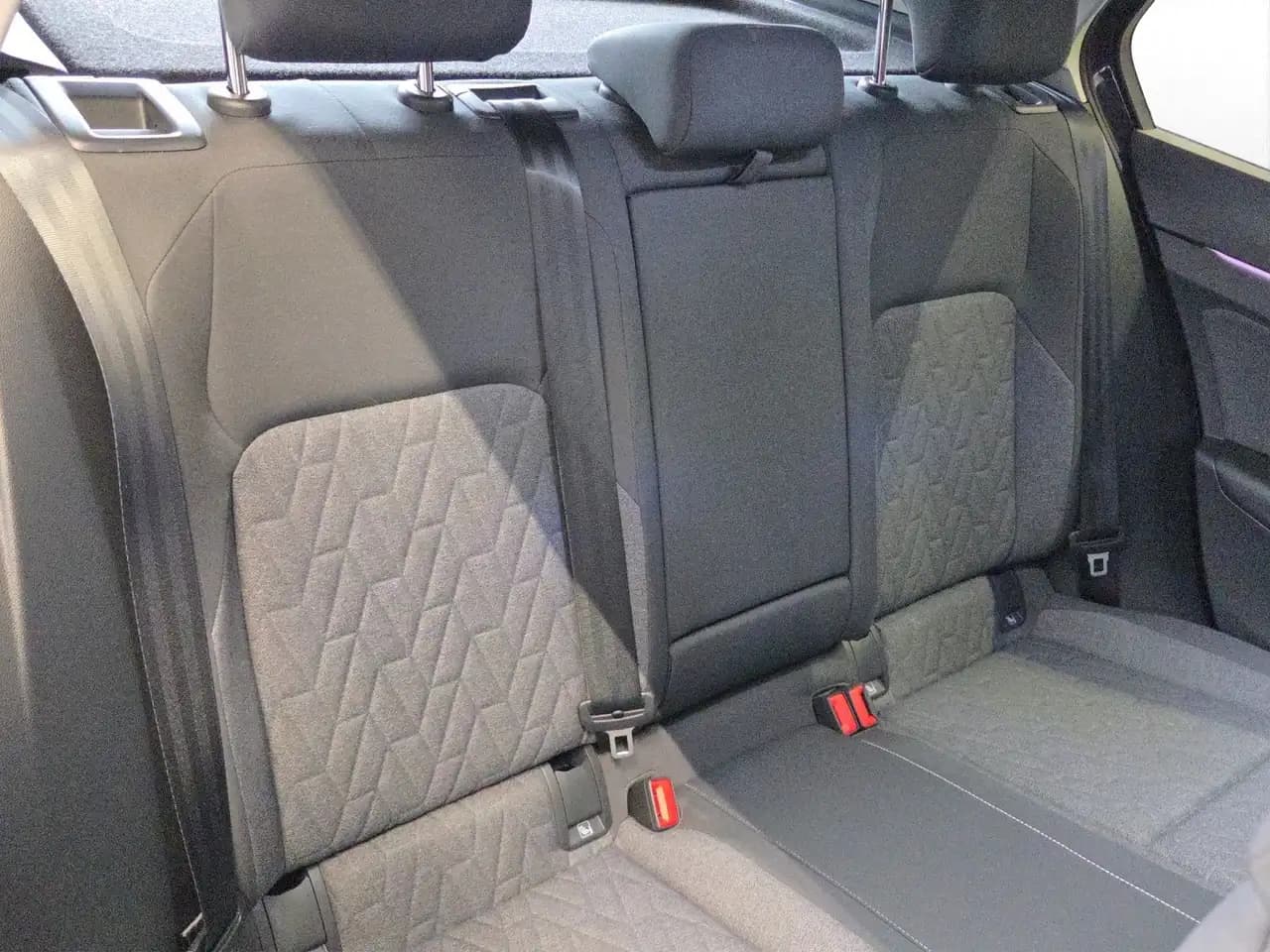 Volkswagen Golf VIII 1.0 TSI Move LED*SHZ*App-Connect*GJR* — Vehicle gallery 17