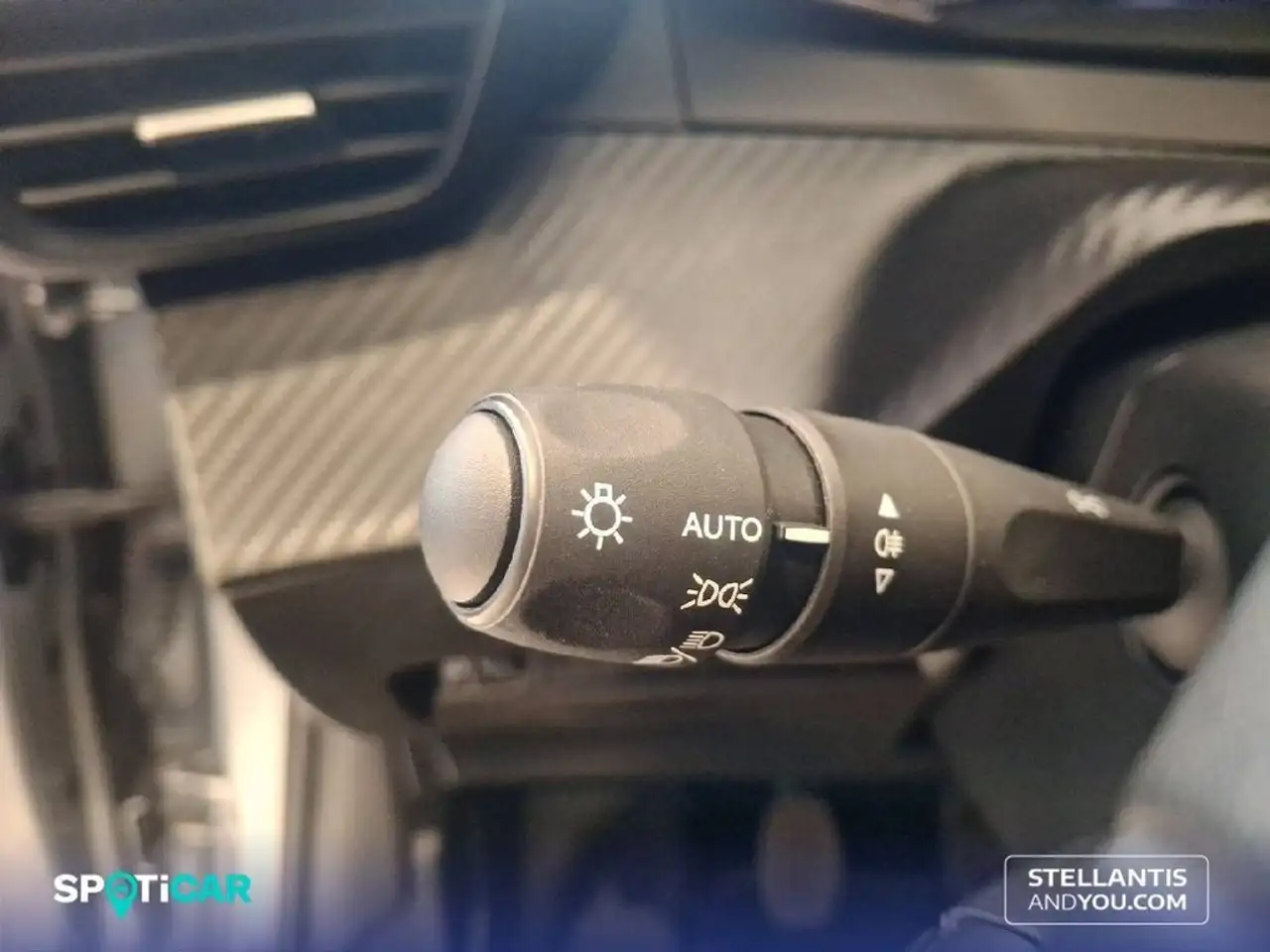 Peugeot 208 1.2 Puretech S&S Style 75 — Galería del vehículo 15