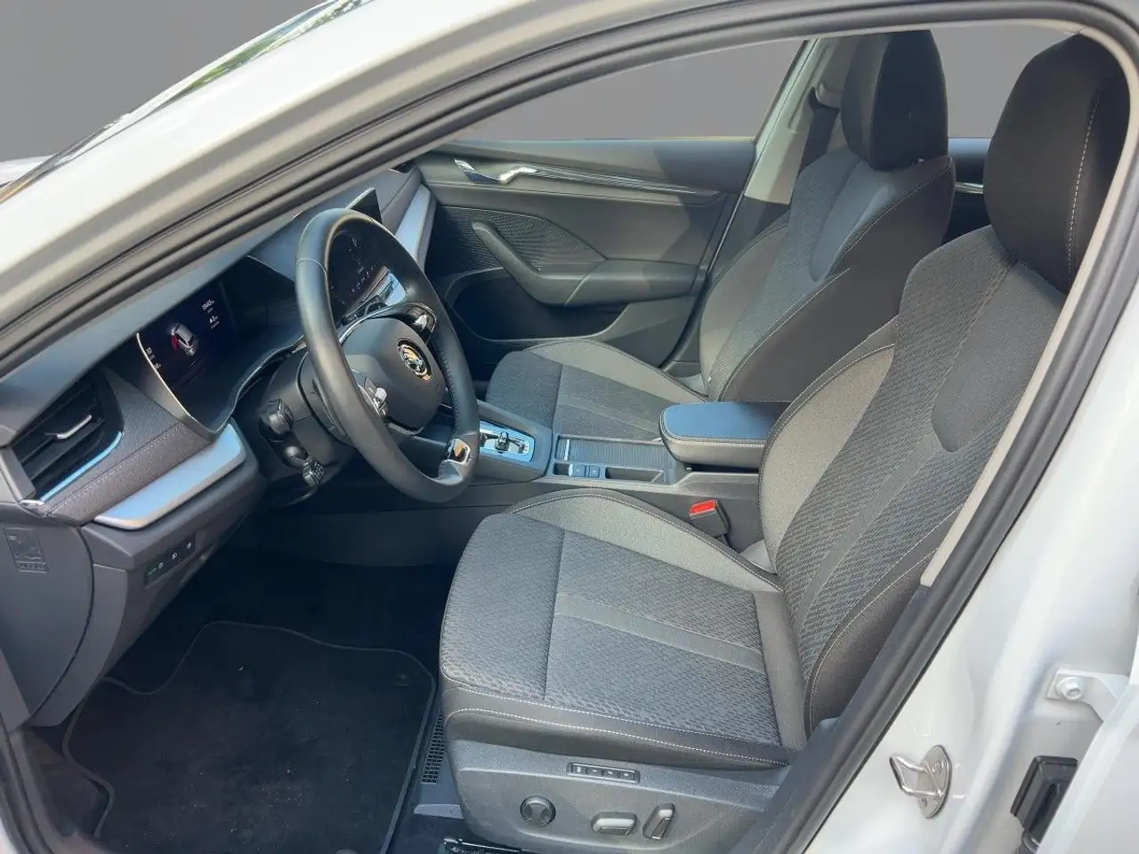 Skoda Octavia Combi 1.5 TSI DSG Selection Plus LED Nav — Galería del vehículo 6