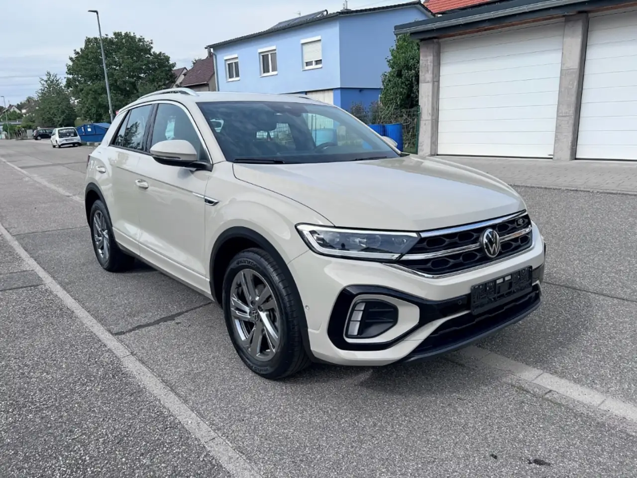 Volkswagen T-Roc 1.5TSI DSG R-Line ACC APP.NAVI LED DCP SHZ PARKASS — Vehicle gallery 3