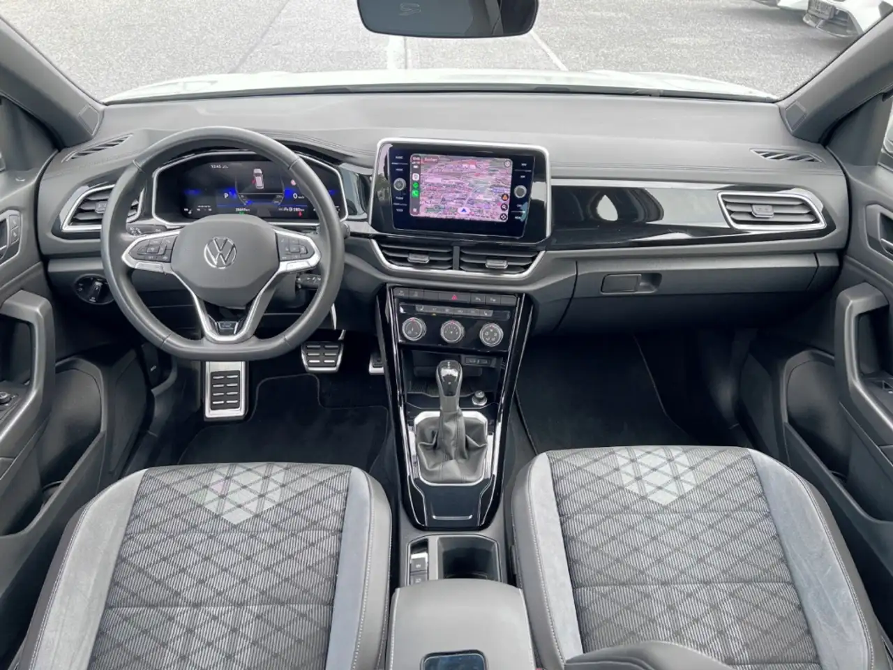 Volkswagen T-Roc 1.5TSI DSG R-Line ACC APP.NAVI LED DCP SHZ PARKASS — Vehicle gallery 11