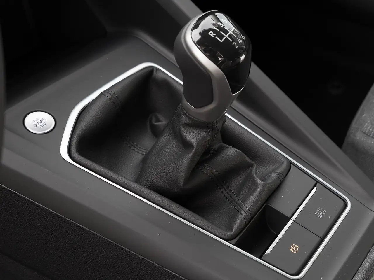 Volkswagen Golf 1.5 TSI LIFE NAVI CLIMA KEYLESS CAR2X LM16 — Galería del vehículo 11