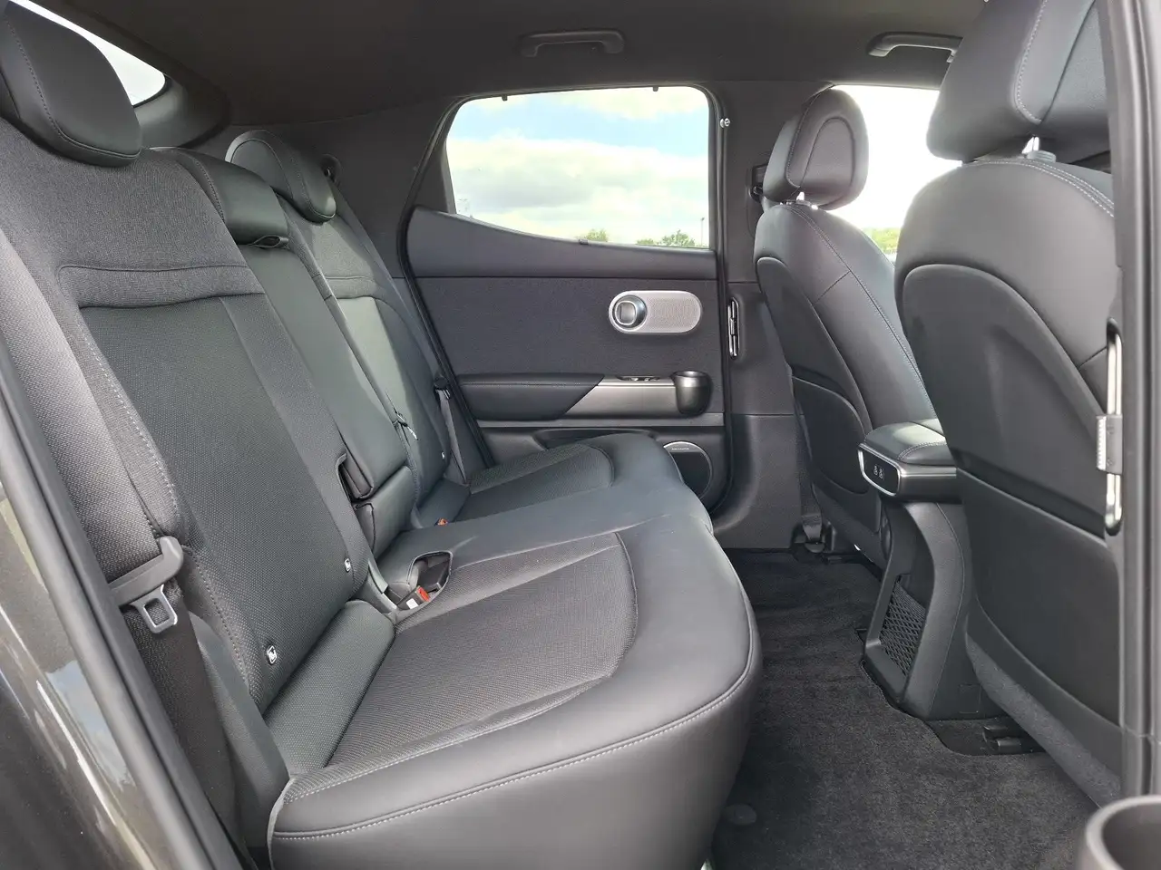 Genesis GV60 SX2 Sport — Vehicle gallery 14