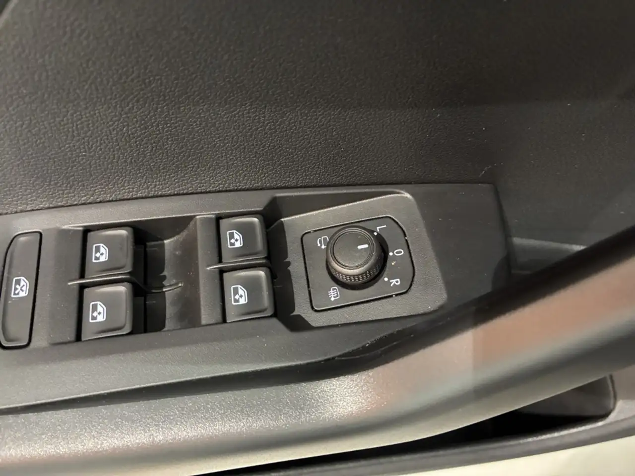 Volkswagen T-Cross 1.0 TSI Más 85kW — معرض صور السيارة 16