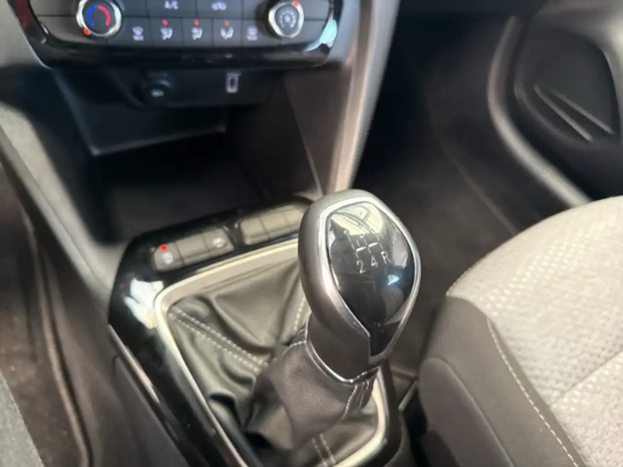Opel Corsa 1.2 Apple CarPlay - Android Auto - DAB — Galerie du véhicule 23