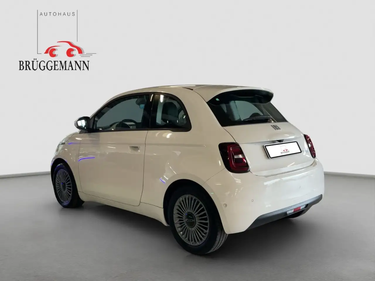 Fiat 500e 42 kWh + 16" Alufelgen — Galería del vehículo 4