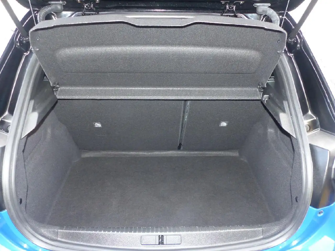 Opel Corsa GS — Vehicle gallery 13