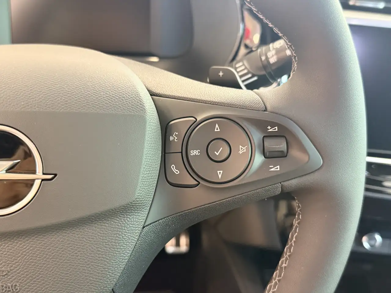 Opel Corsa GS*CAM*Teilleder*CarPlay*Tempo*dig.Cockpit — معرض صور السيارة 14