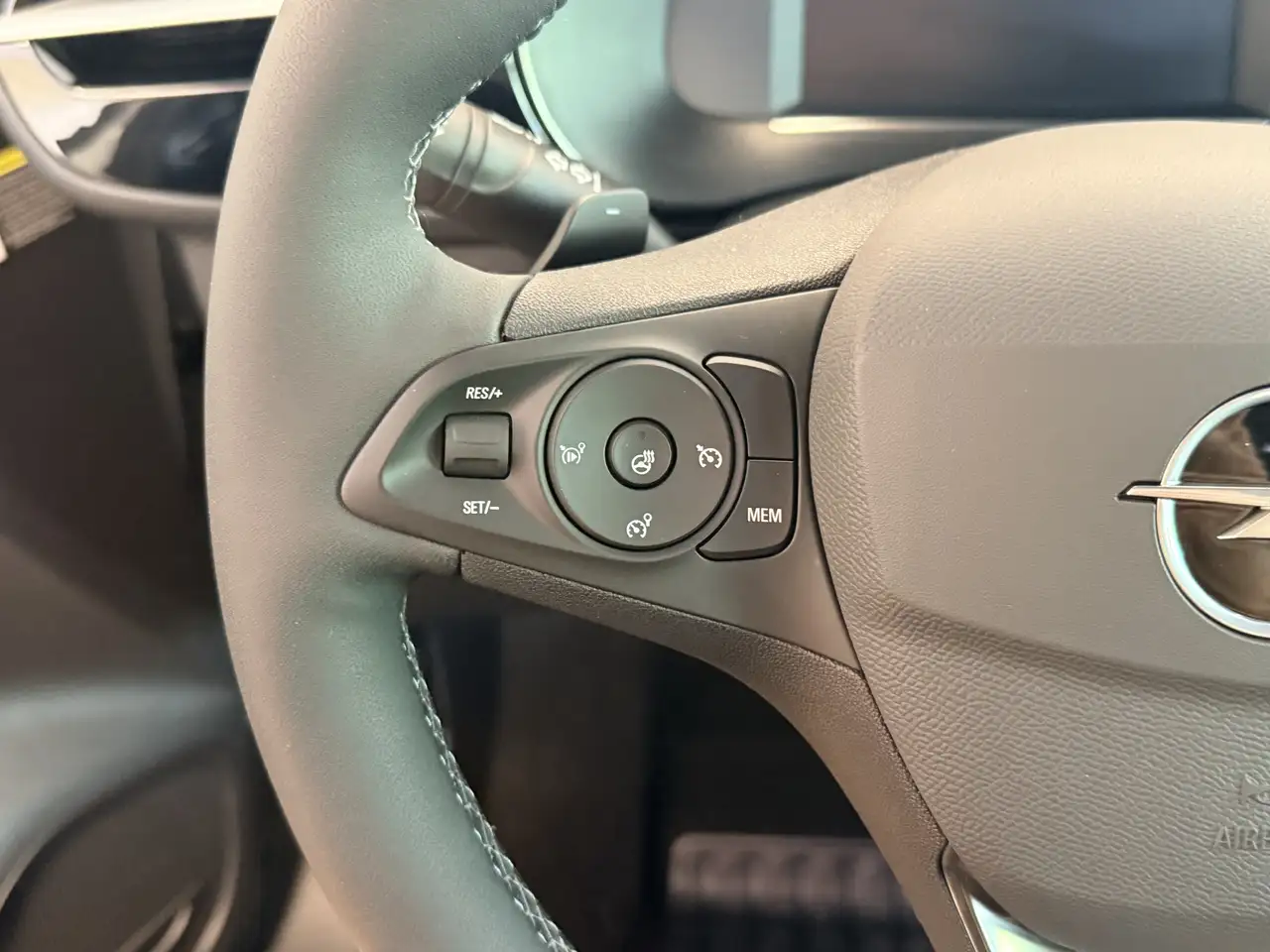 Opel Corsa GS*CAM*Teilleder*CarPlay*Tempo*dig.Cockpit — معرض صور السيارة 13