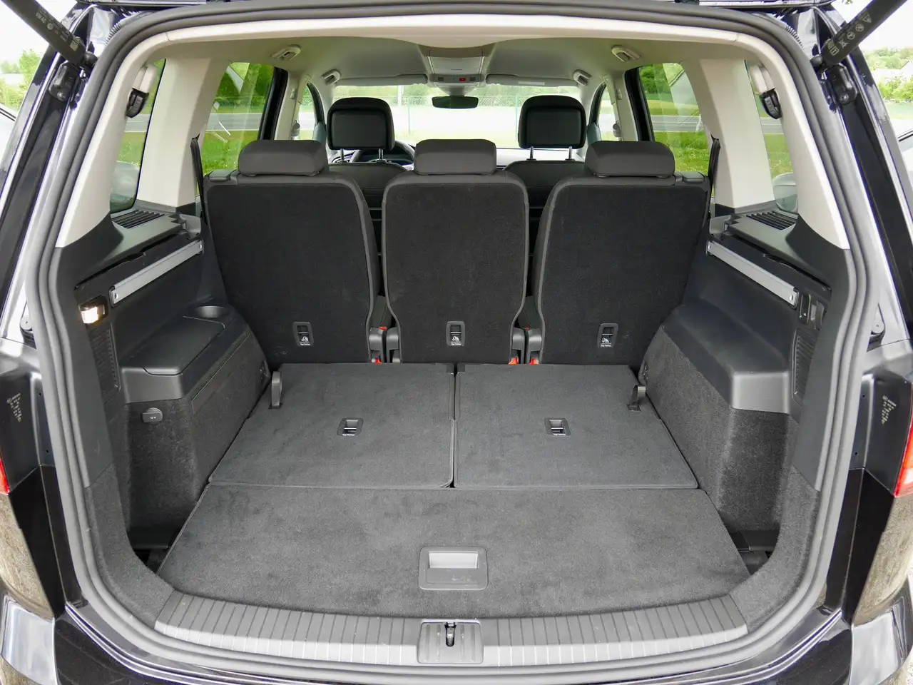 Volkswagen Touran 1.5 TSI DSG "Highline/R-Line" — Vehicle gallery 30