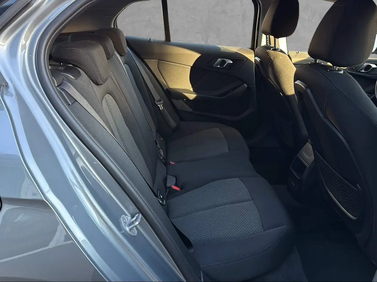 BMW 118 i 5-Türer Advantage Shadow Line — Galerie du véhicule 16
