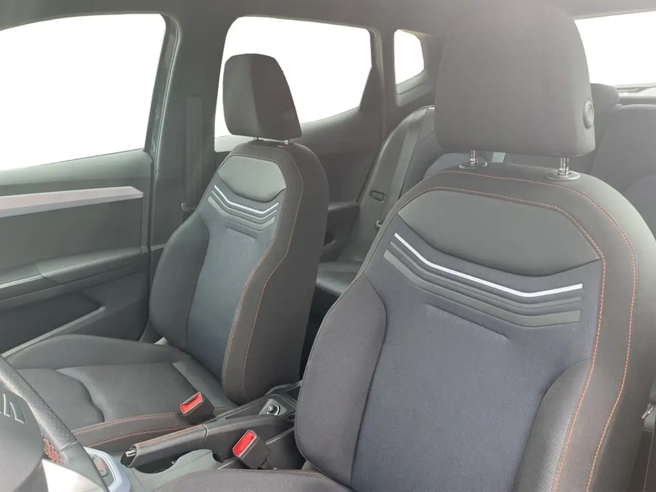 SEAT Arona 1.5 TSI DSG FR VOLL-LED*NAV*SHZ*TEMP*PARKLENK*K... — Vehicle gallery 15