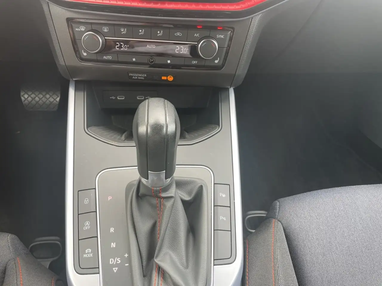 SEAT Arona 1.5 TSI DSG FR VOLL-LED*NAV*SHZ*TEMP*PARKLENK*K... — Vehicle gallery 21