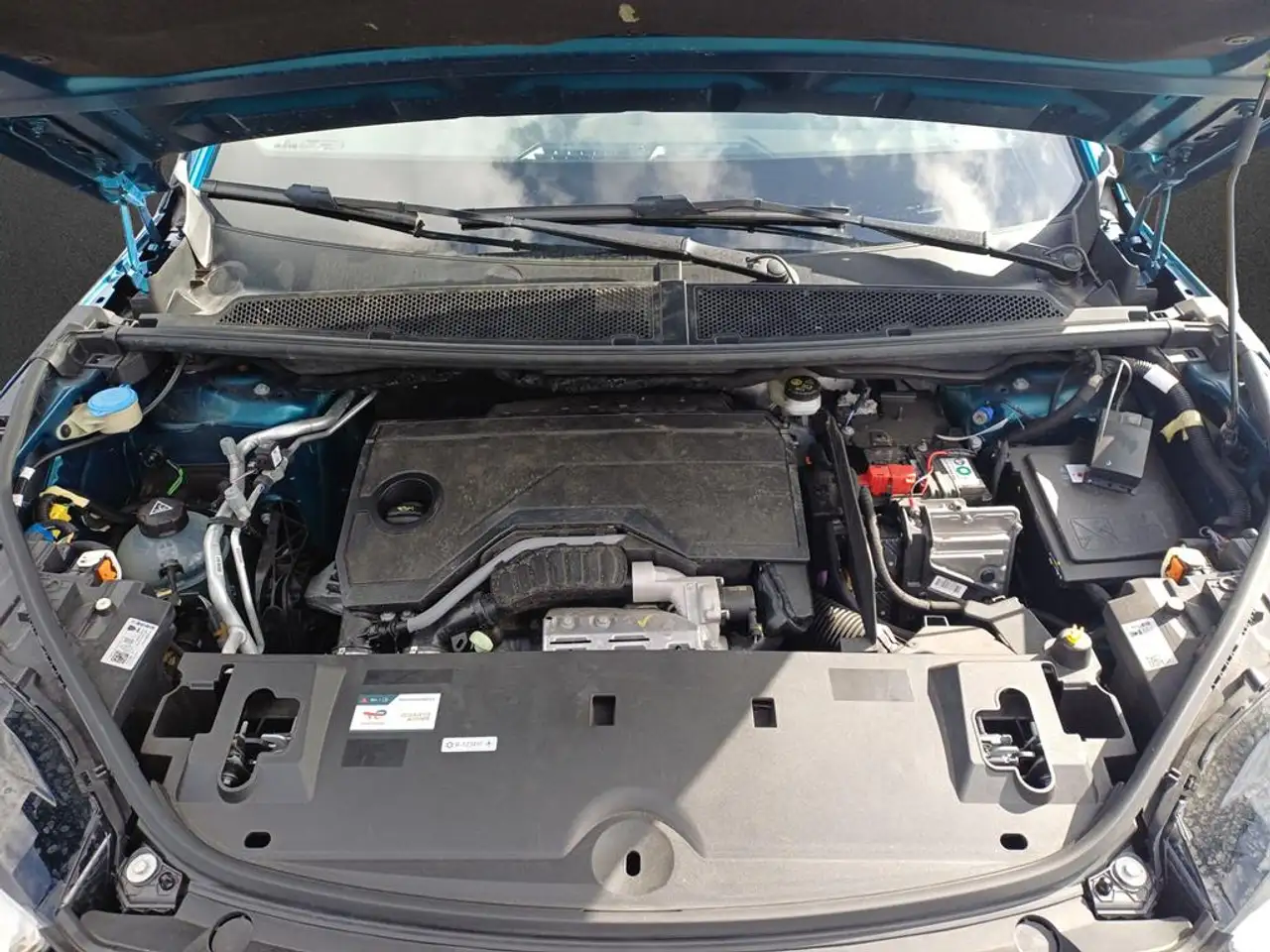 Peugeot 3008 (PD) Hybrid 136 Allure — Galería del vehículo 5