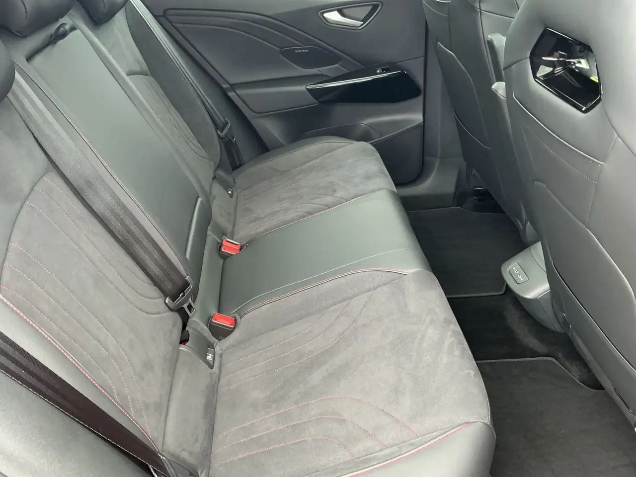 Volkswagen ID.3 GTX 240kw (84kwh) MATRIX+AHK+PANO+HuD+360° — معرض صور السيارة 16