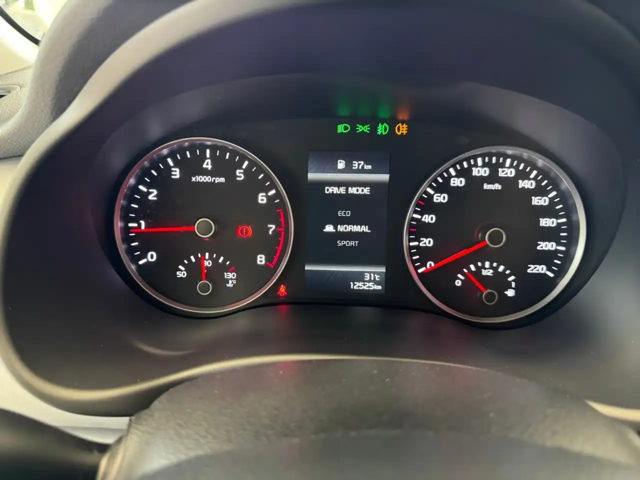 Kia Stonic 1.0 T-GDi 74kW (100CV) MHEV MT Concept — معرض صور السيارة 17