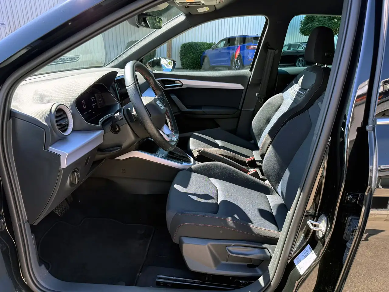 SEAT Arona 1.0 TSI DSG FR LED NAV KAM PDC ACC AHK — Vehicle gallery 5