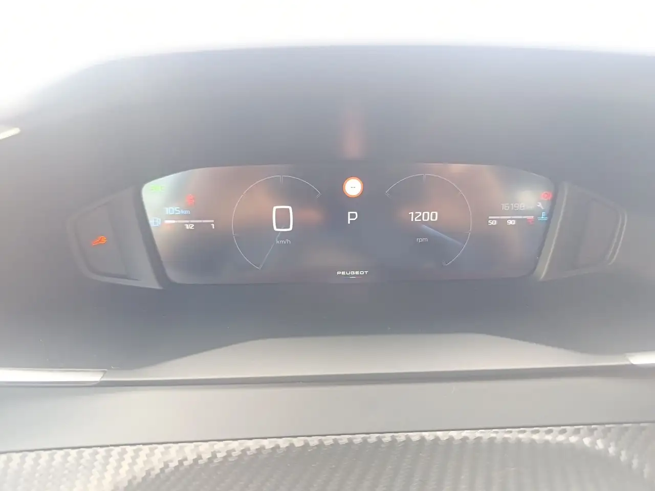 Peugeot 2008 1.2 PureTech 130 Allure AHK LED PDC KlimaA — Galería del vehículo 5