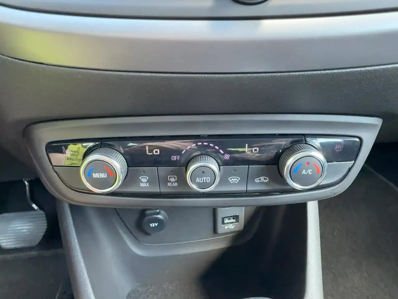 Opel Crossland AT6 Elegance LED/Navi/SHZ/LHZ/PDC/180° — Galería del vehículo 20