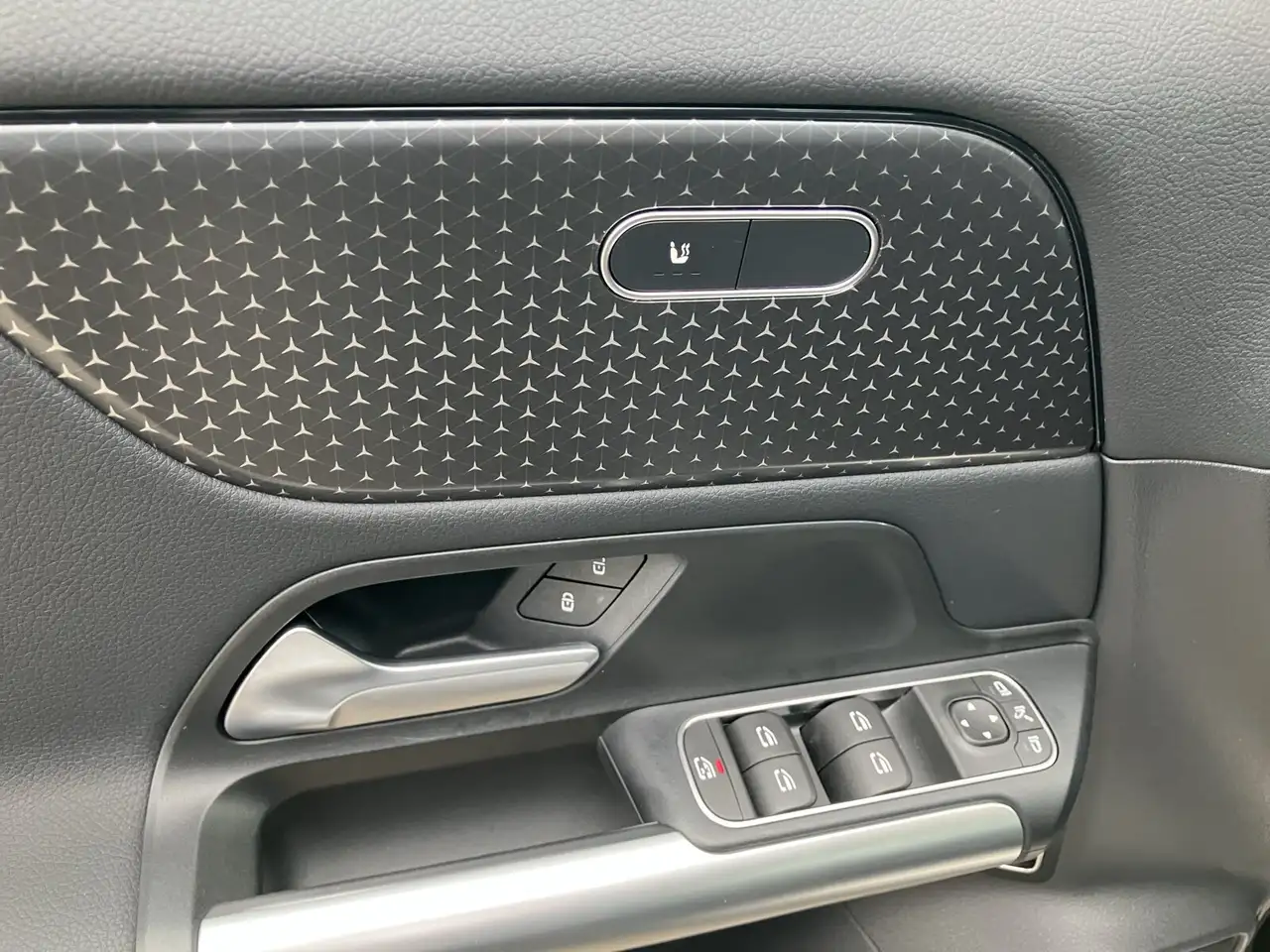 Mercedes-Benz GLA 200 GLA 200 PROGRESSIVE+VOR-DISTRO+KAM+LENKHZ+EASYP — Galerie du véhicule 17