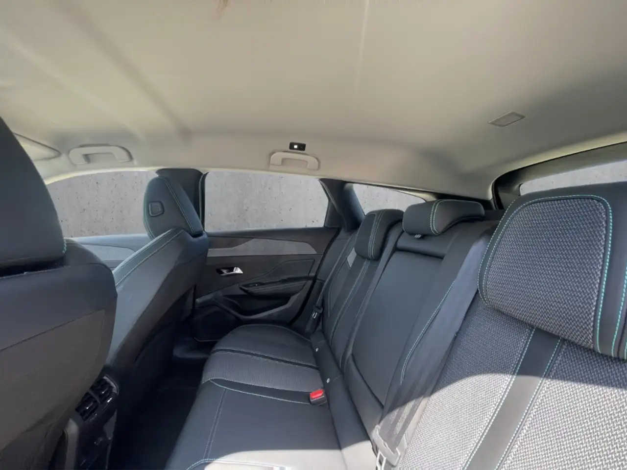Peugeot 308 SW Allure PT130 Navi LED Apple CarPlay Android Aut — Galerie du véhicule 8
