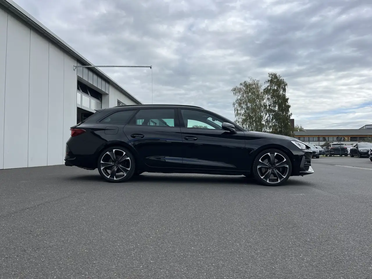 CUPRA Leon SP 2.0 TSI DSG 173€ m.20% Anz. Navi LED RFK SHZ — معرض صور السيارة 5