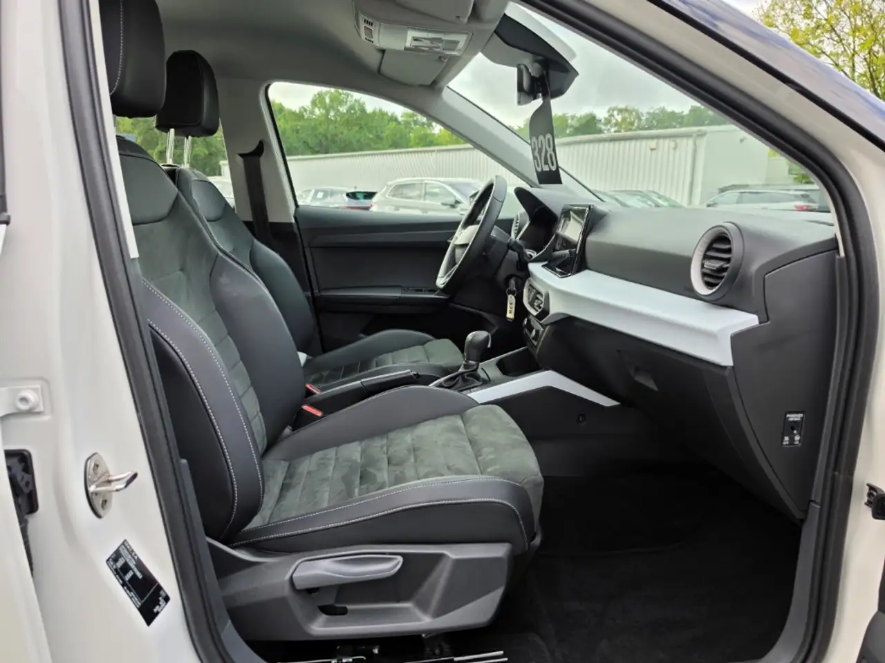 SEAT Arona 1.0 TSI DSG Style Edition AHK Navi Shz Parkassist — Galerie du véhicule 22