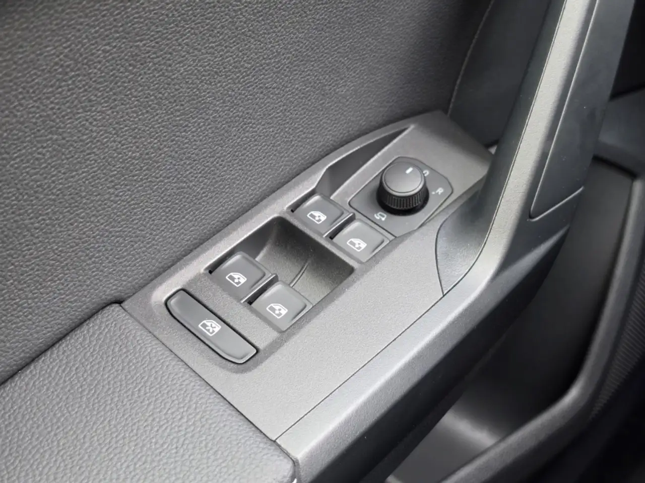 SEAT Arona 1.0 TSI DSG Style Edition AHK Navi Shz Parkassist — Galerie du véhicule 27