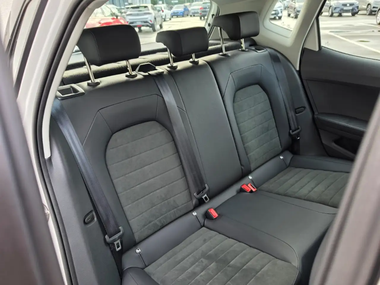 SEAT Arona 1.0 TSI DSG Style Edition AHK Navi Shz Parkassist — Galerie du véhicule 9