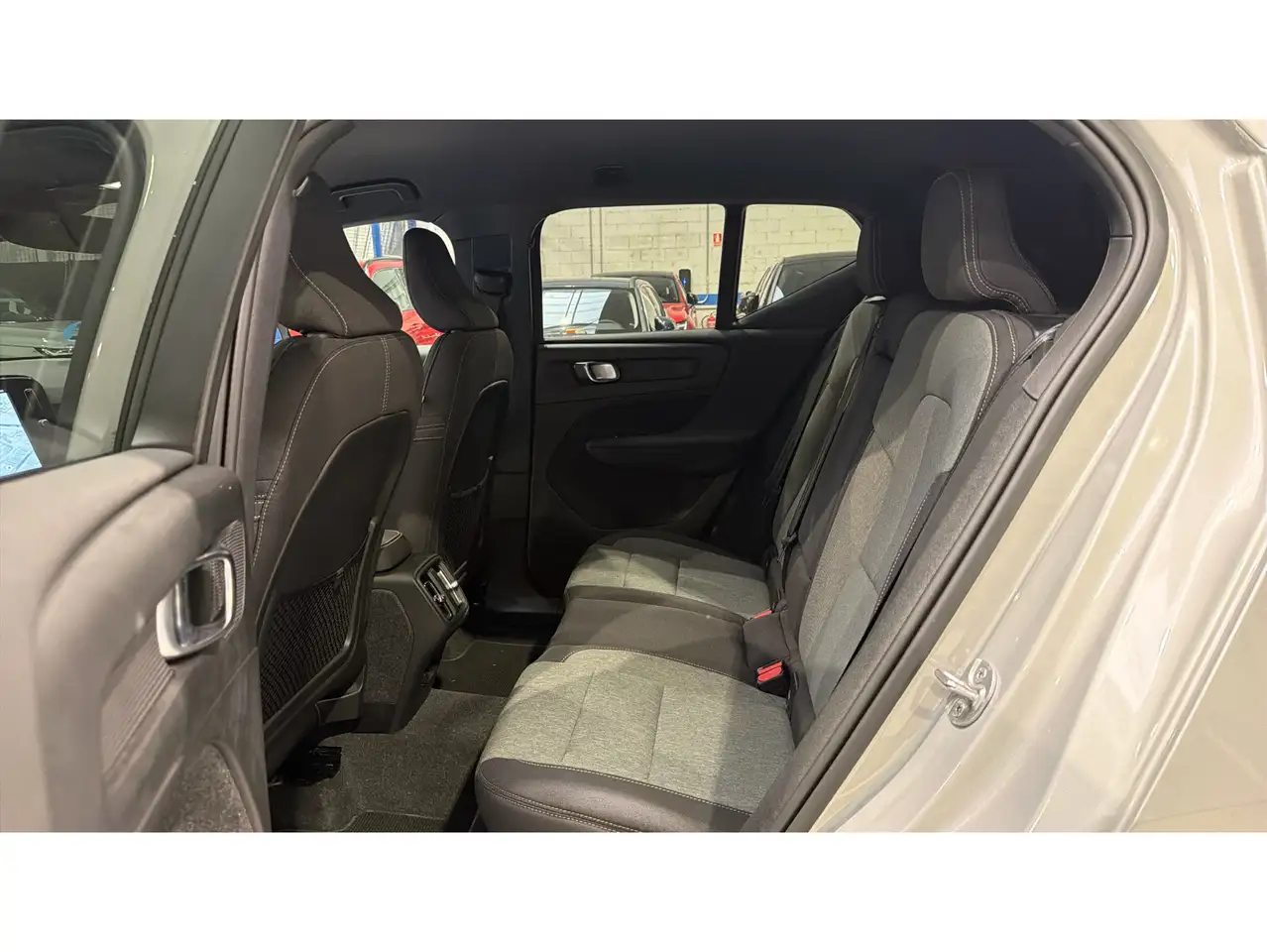 Volvo XC40 B3 Plus Aut. — معرض صور السيارة 6