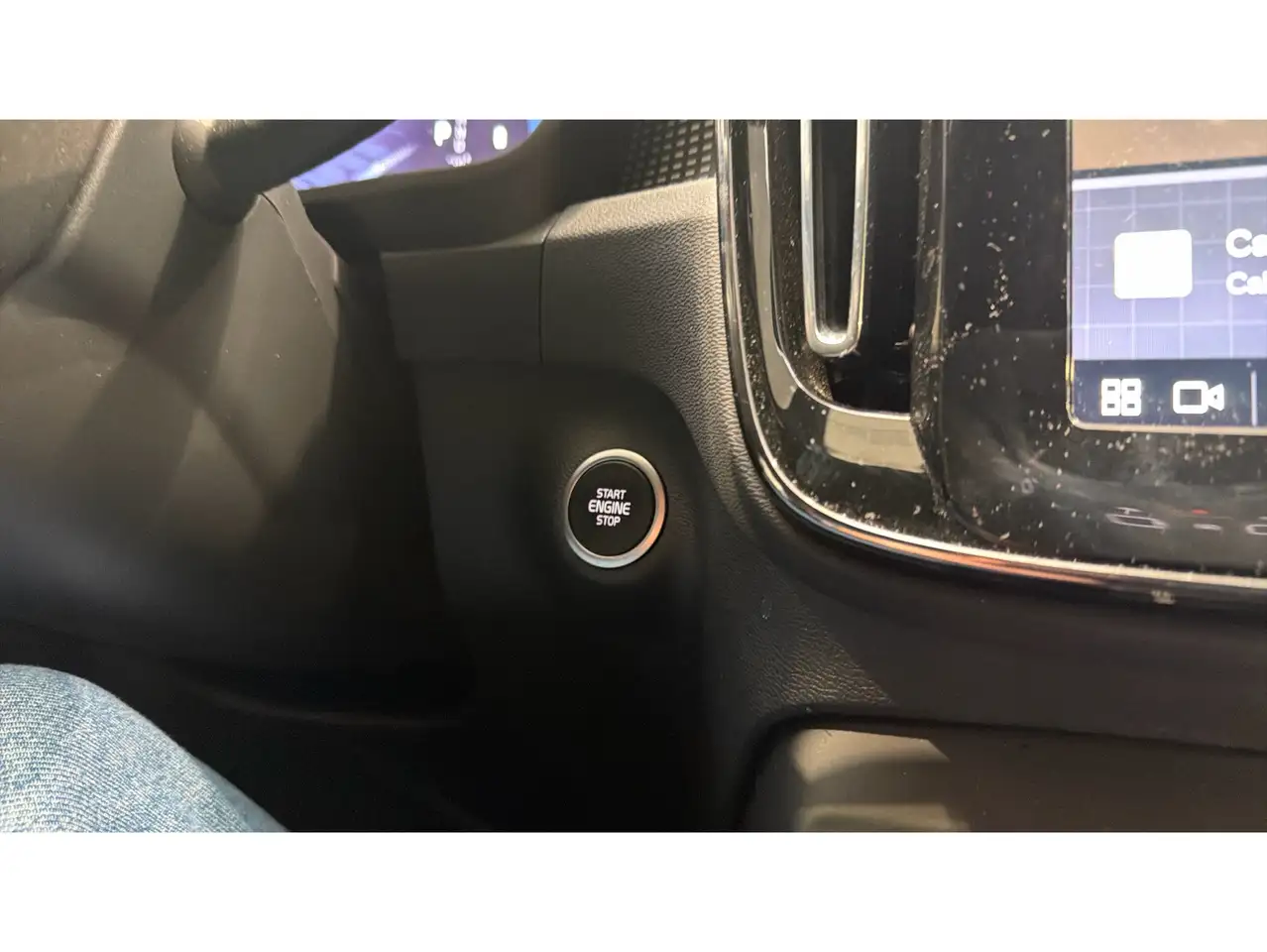 Volvo XC40 B3 Plus Aut. — معرض صور السيارة 25