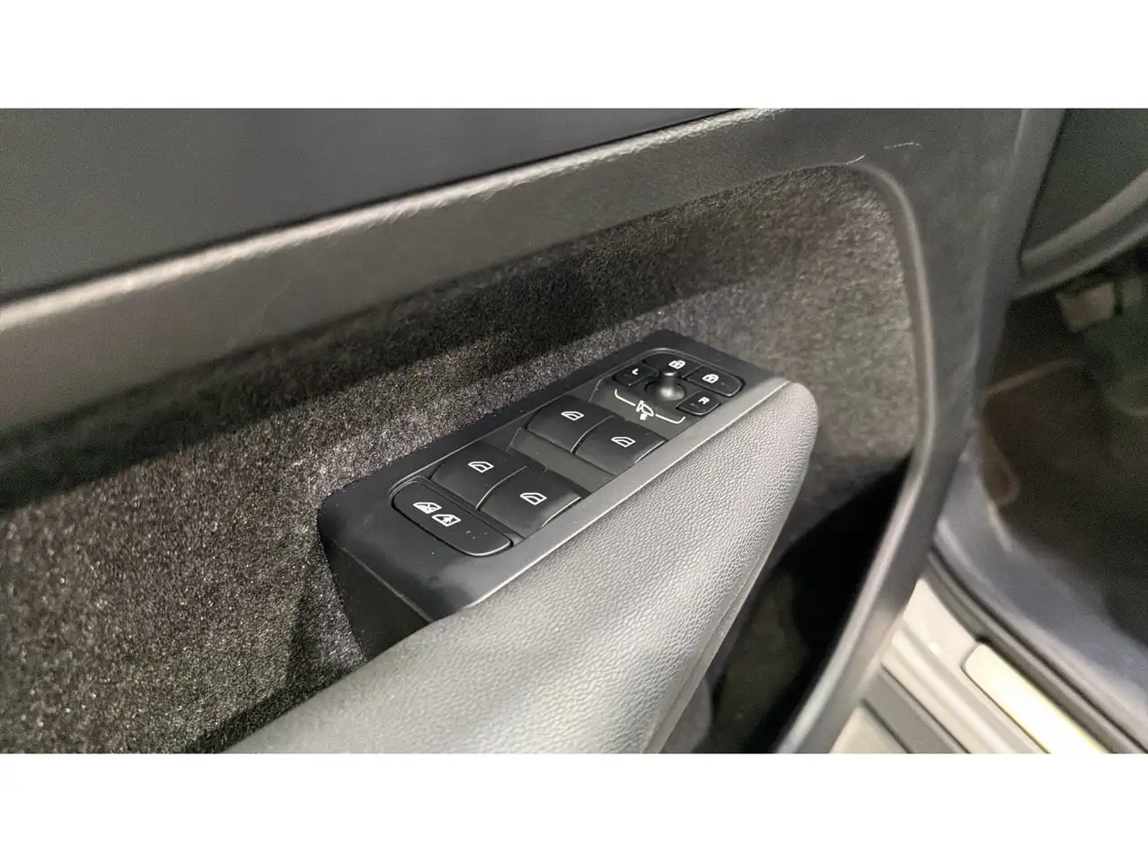 Volvo XC40 B3 Plus Aut. — معرض صور السيارة 22
