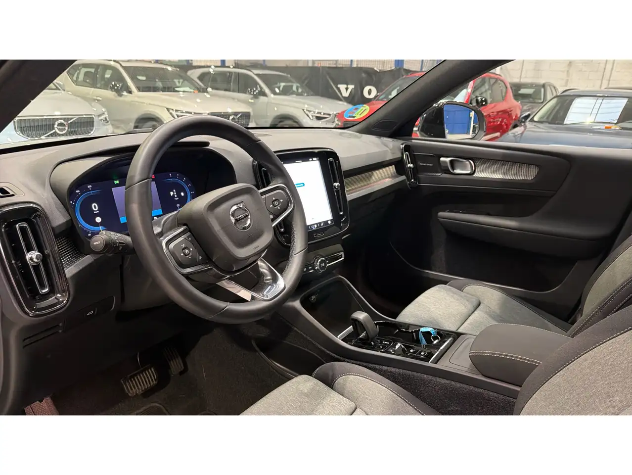 Volvo XC40 B3 Plus Aut. — معرض صور السيارة 4