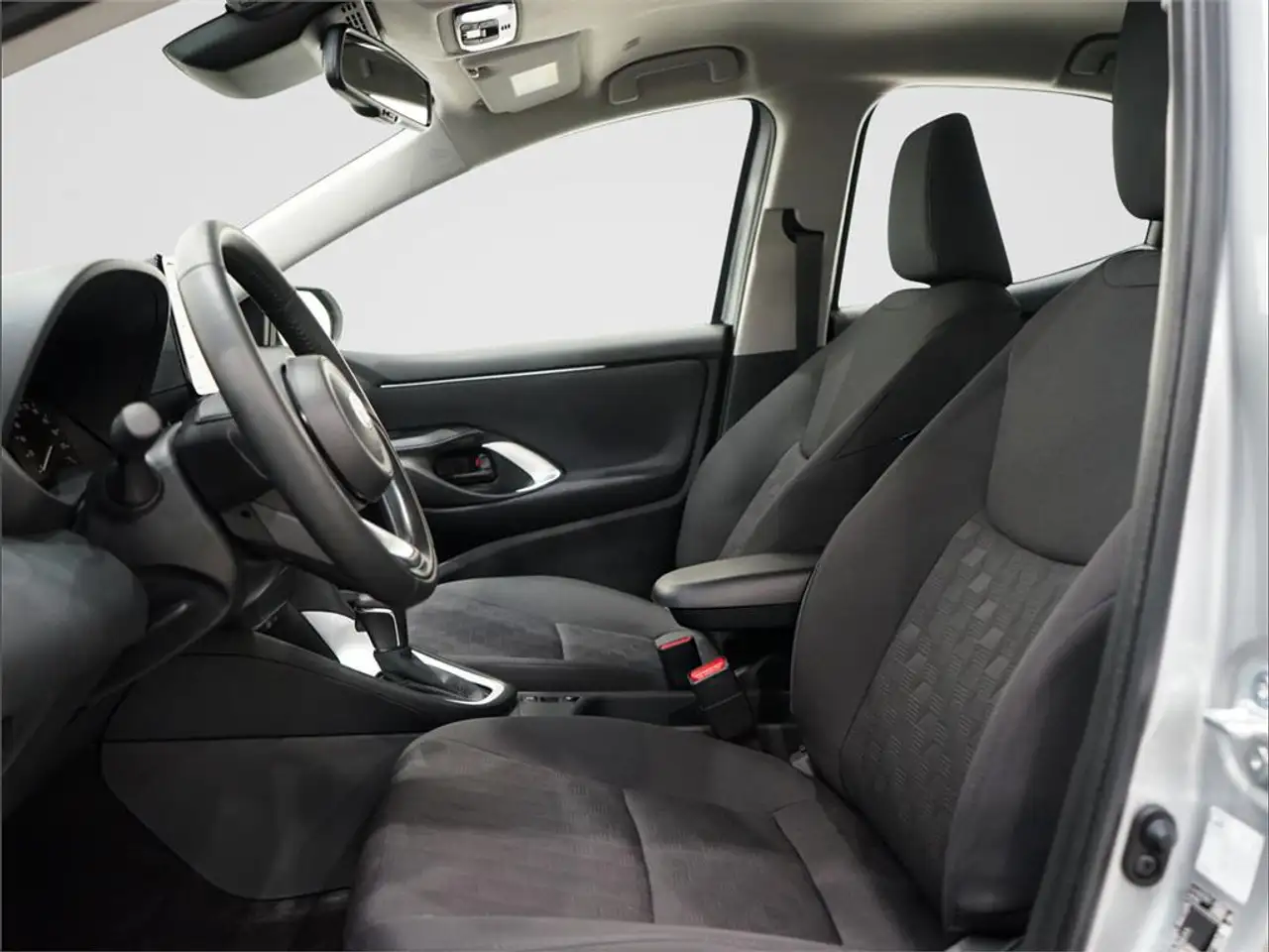Toyota Yaris 120H 1.5 Active Plus — Galería del vehículo 12