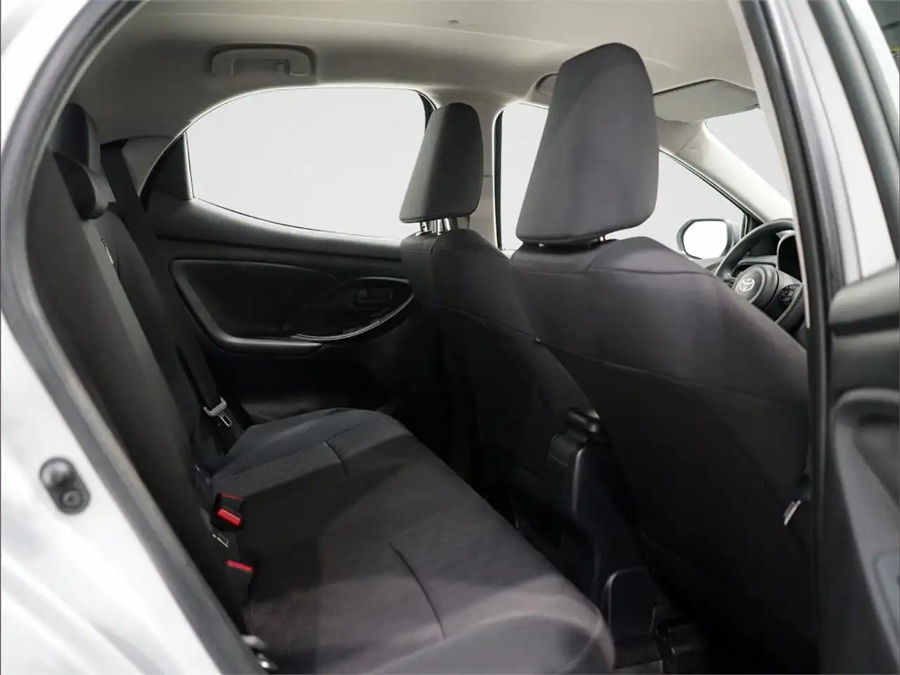 Toyota Yaris 120H 1.5 Active Plus — Galería del vehículo 7