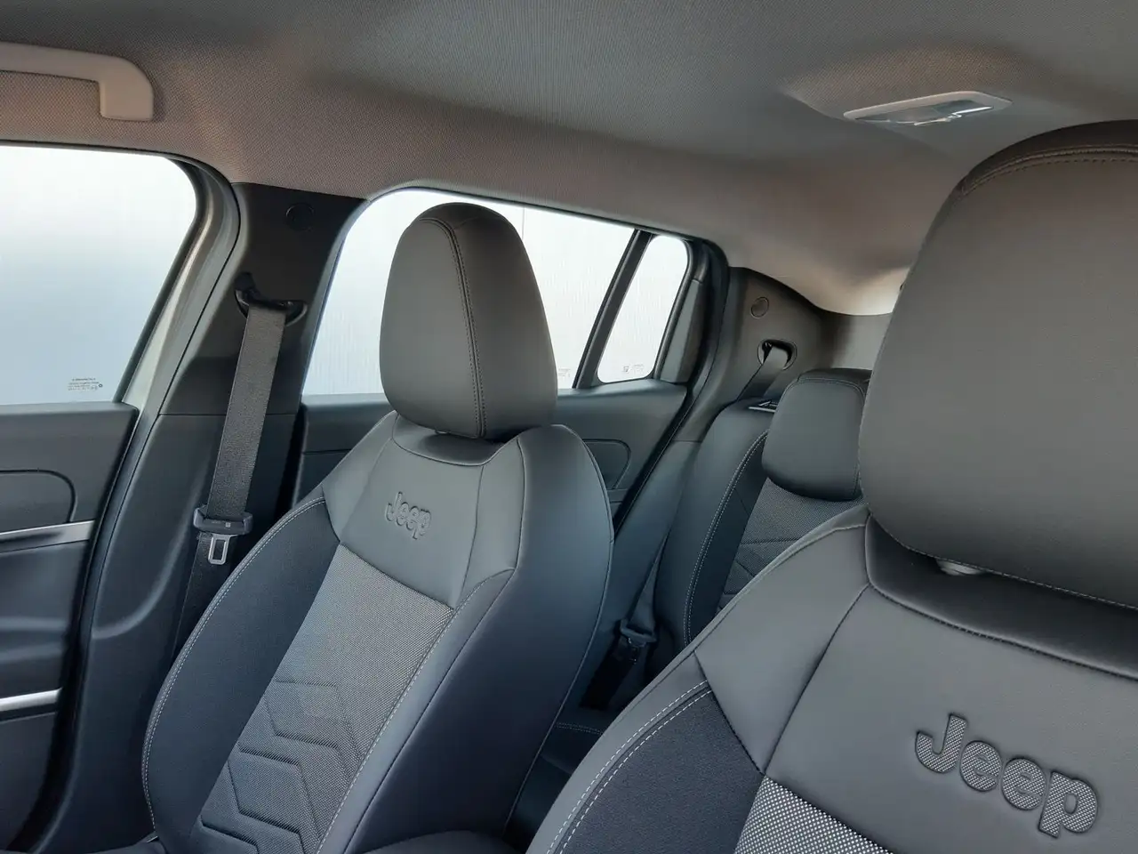 Jeep Avenger 1.2 Altitude mit Navi/Kamera/Sitzheizun — Galerie du véhicule 10