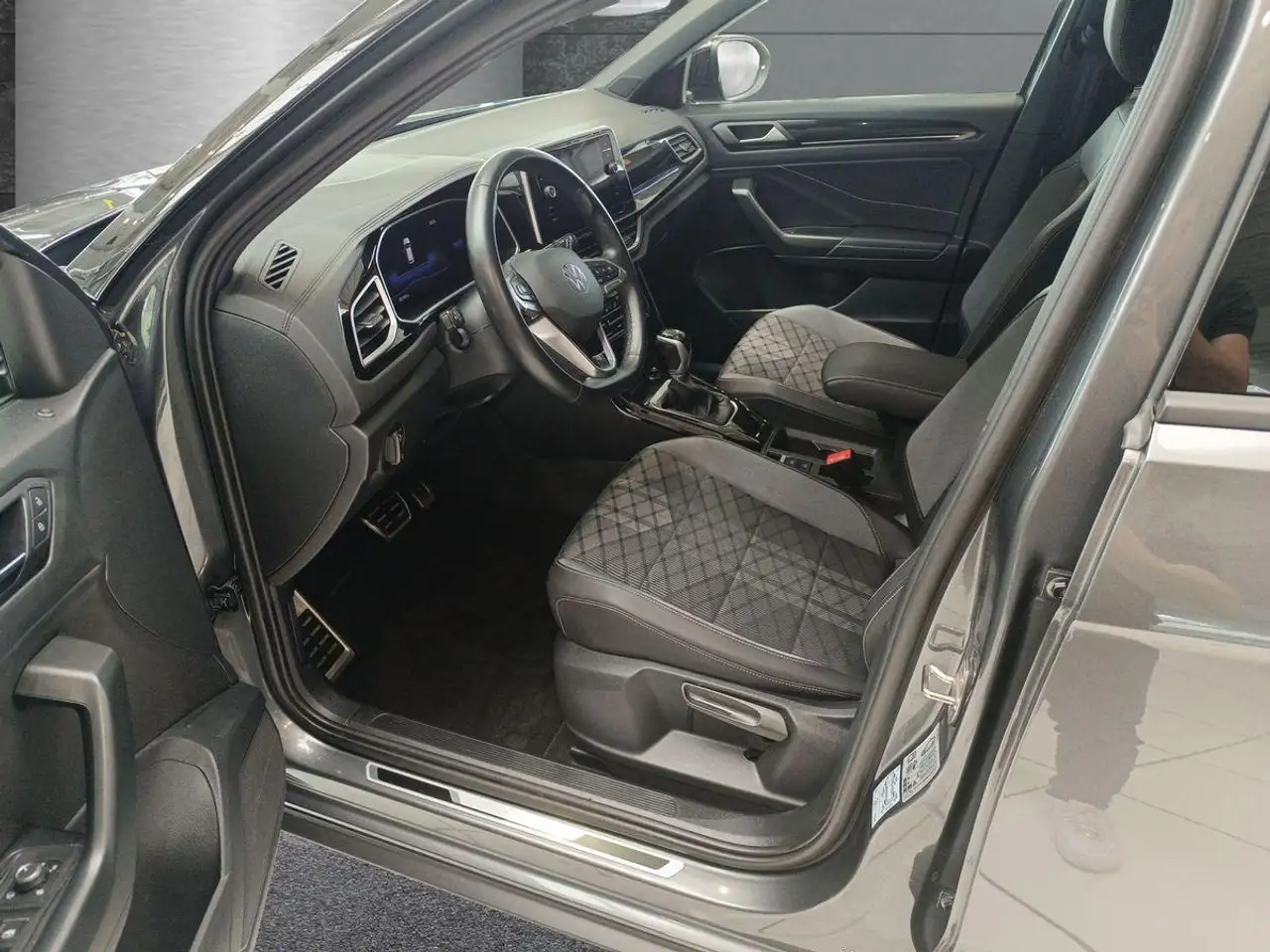 Volkswagen T-Roc 1.5 TSI "R-LINE" 150 PS DSG+NAVI+AHK+REARVIEW+ — Galerie du véhicule 12