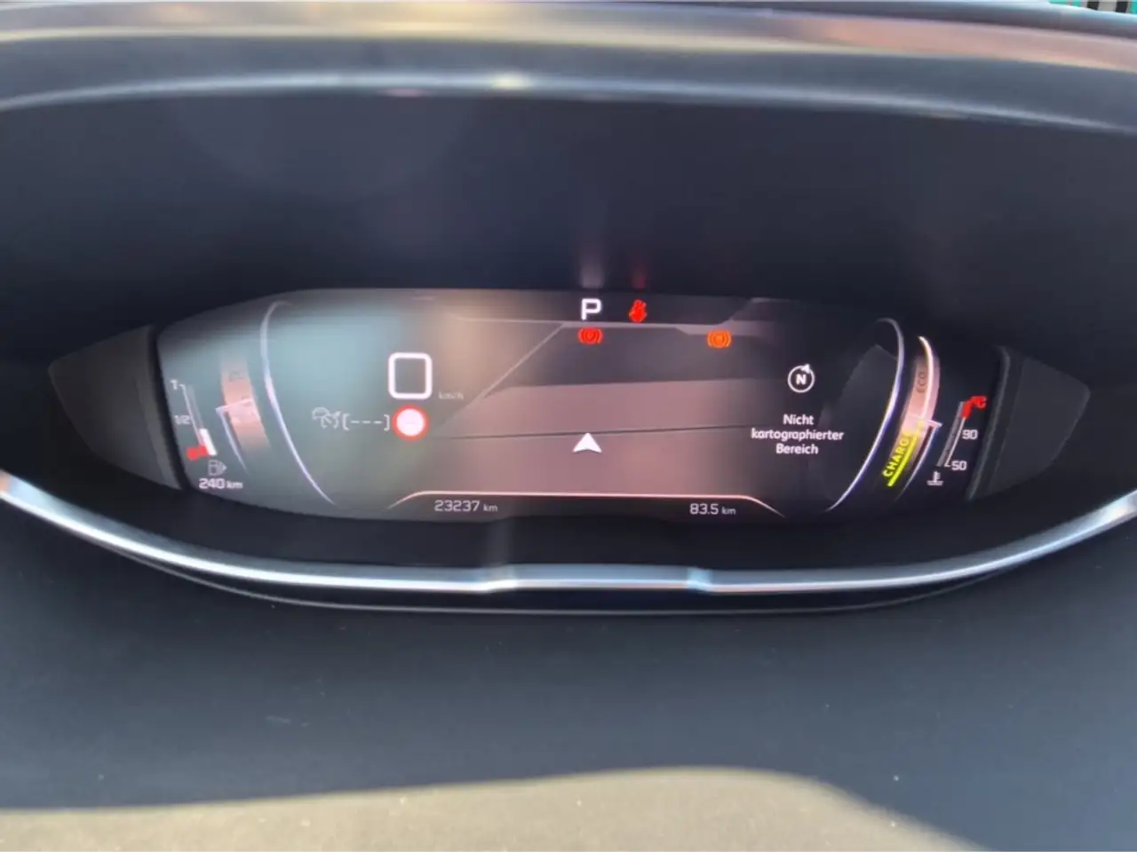 Peugeot 3008 GT HYBRID 136 e-DSC6 El. Panodach Navi Kamera LED — Galería del vehículo 15