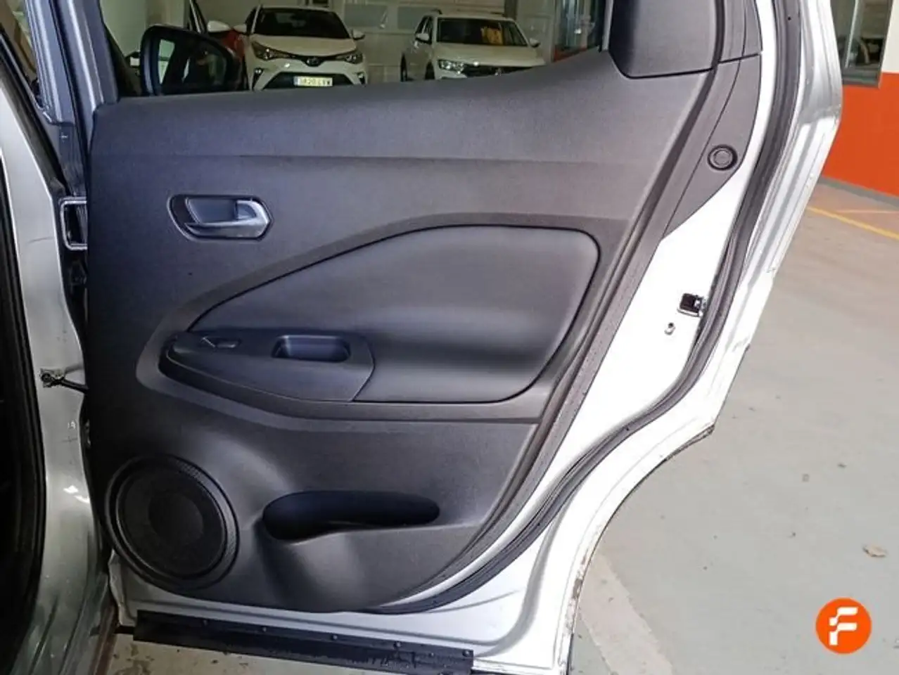 Nissan Juke 1.0 DIG-T N-Connecta 4x2 DCT 7 84kW — معرض صور السيارة 22