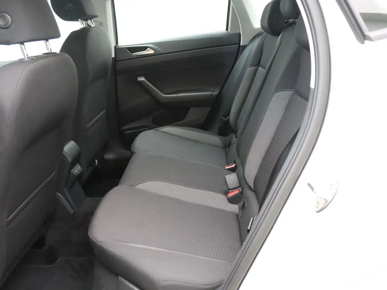 Volkswagen Polo Life 1.0 / App-Connect, LED, SHZ, DAB+, PDC — Vehicle gallery 11