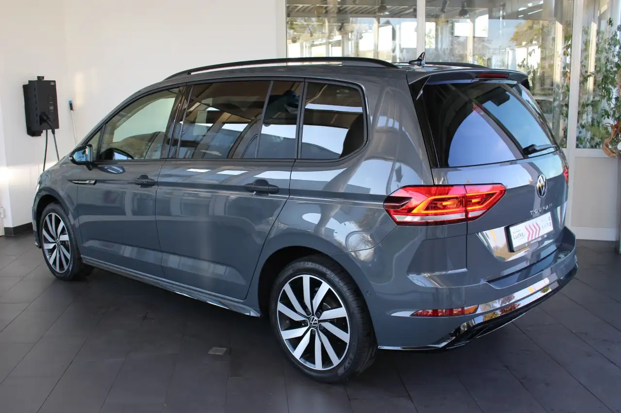 Volkswagen Touran R-Line 1,5 l TSI DSG AHK Black Style — معرض صور السيارة 2