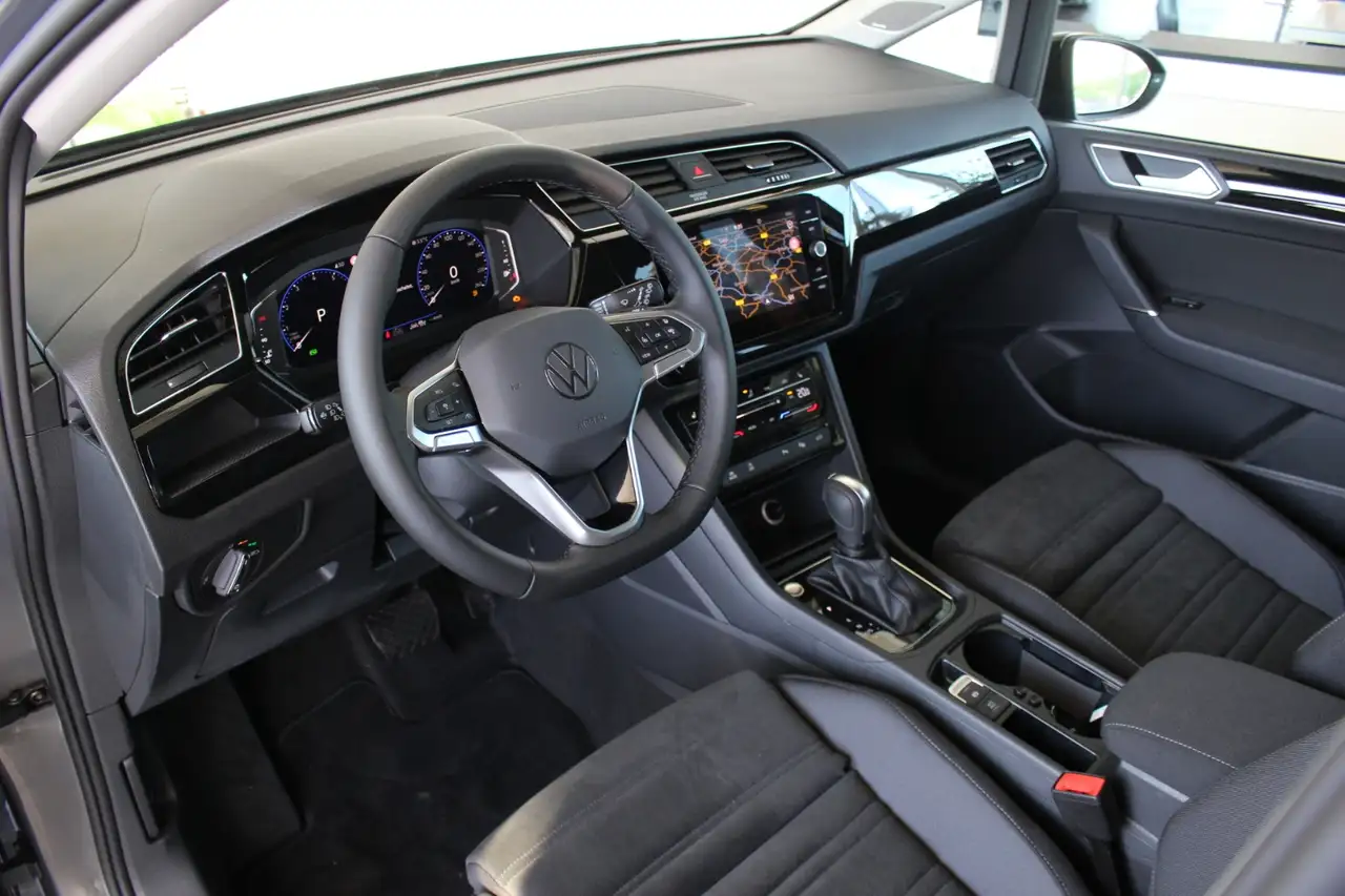 Volkswagen Touran R-Line 1,5 l TSI DSG AHK Black Style — معرض صور السيارة 9