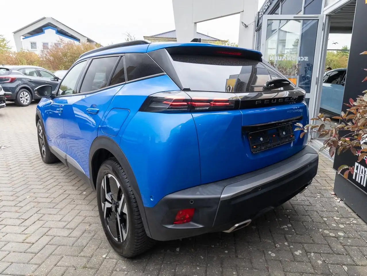 Peugeot 2008 PureTech 130 Allure +SHZ+ALLW+AUT+PDC+ — Galería del vehículo 3