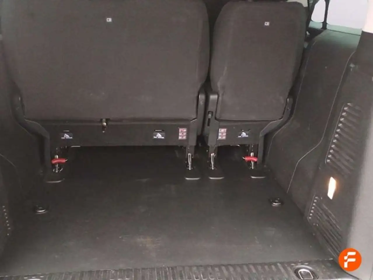 Peugeot Traveller VF3VKEHZ3RZ026378 — معرض صور السيارة 19