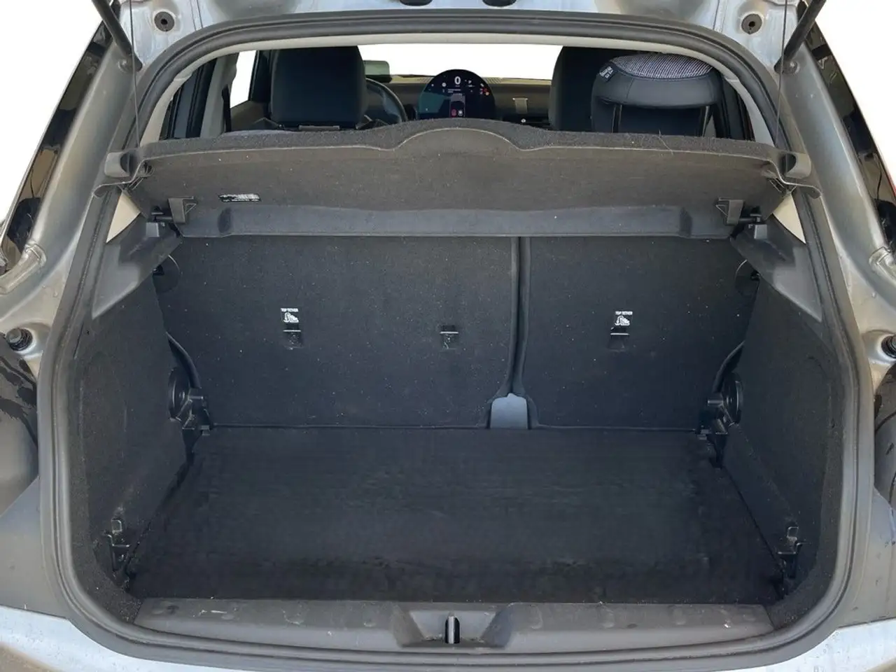 MINI Cooper 5 puertas C Essential Aut. — معرض صور السيارة 20