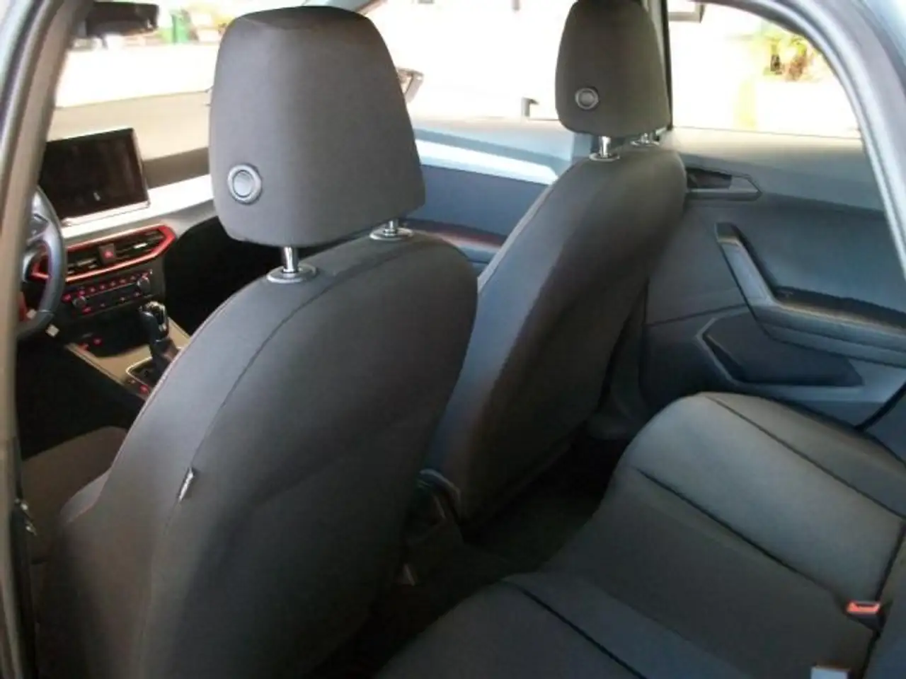 SEAT Ibiza IBIZA FR 1.0 TSI NAVI EINPARKH. DAB+ TEMPOMAT — Galería del vehículo 12