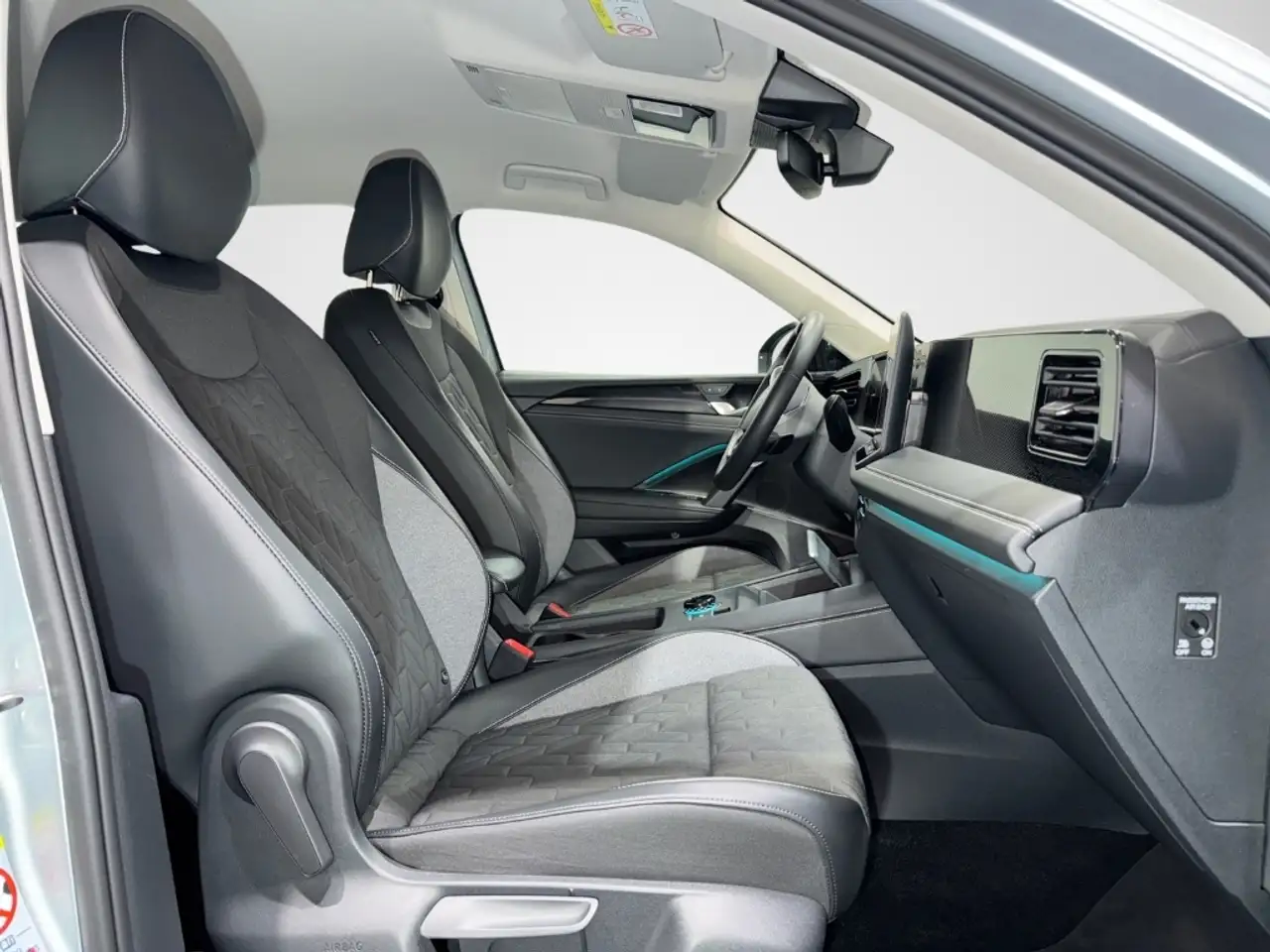 Volkswagen Tiguan 1.5 eTSI DSG GOAL AHK LED 360 CAM TRAVEL NAVI AMBI — Galerie du véhicule 13